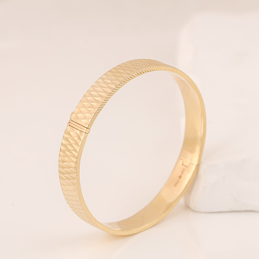 18K Gold Bangle G10442
