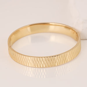 18K Gold Bangle G10442