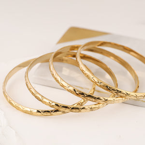 18K Gold Bangle G10445
