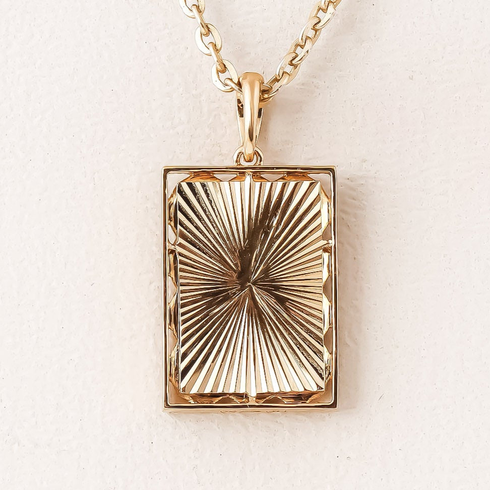 18K Gold Pendant P10679