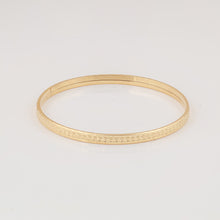 18K Gold Bangle G10426