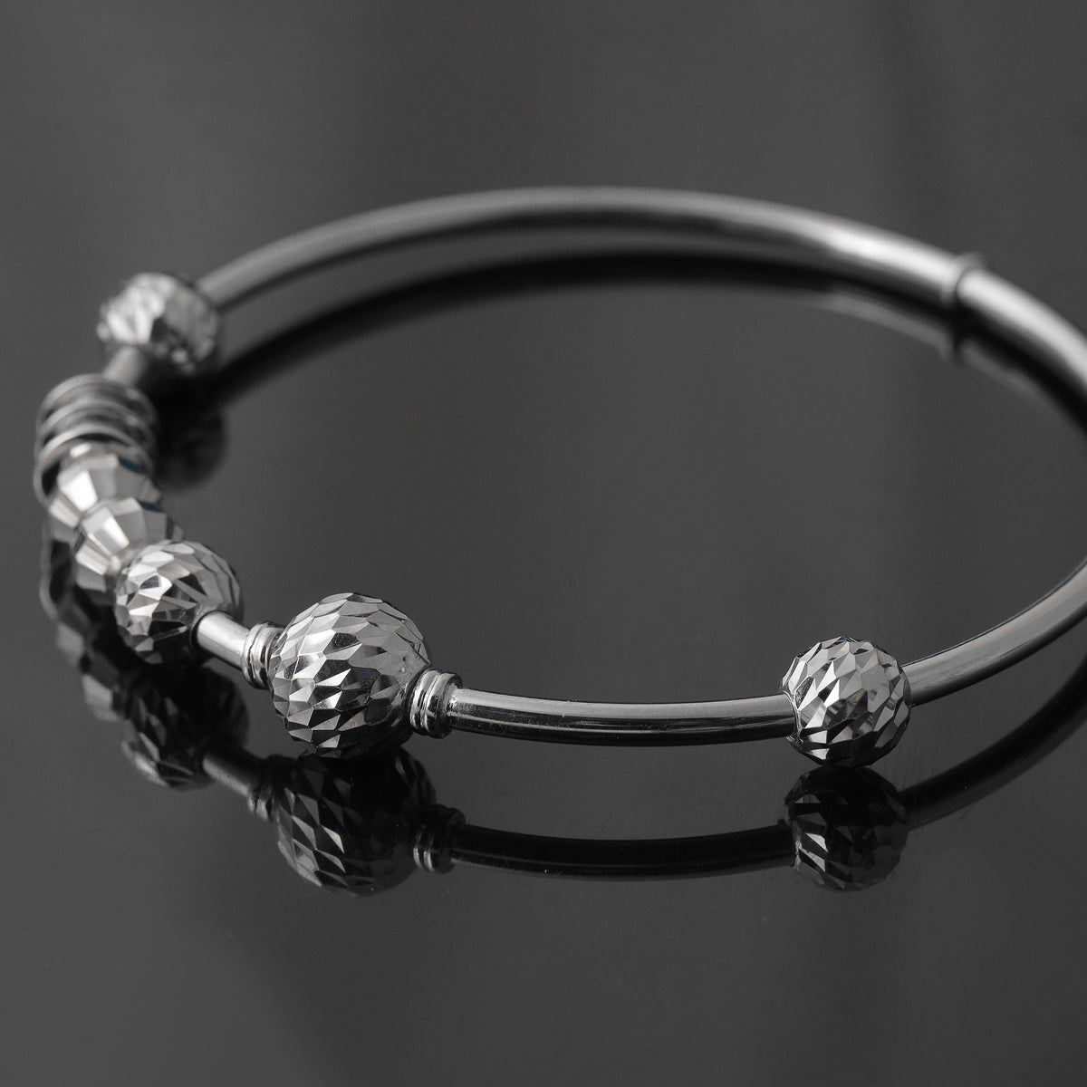 18K Gold Bangle G10435