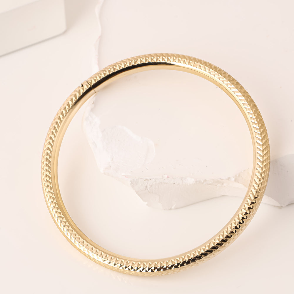 18K Gold Bangle G10437