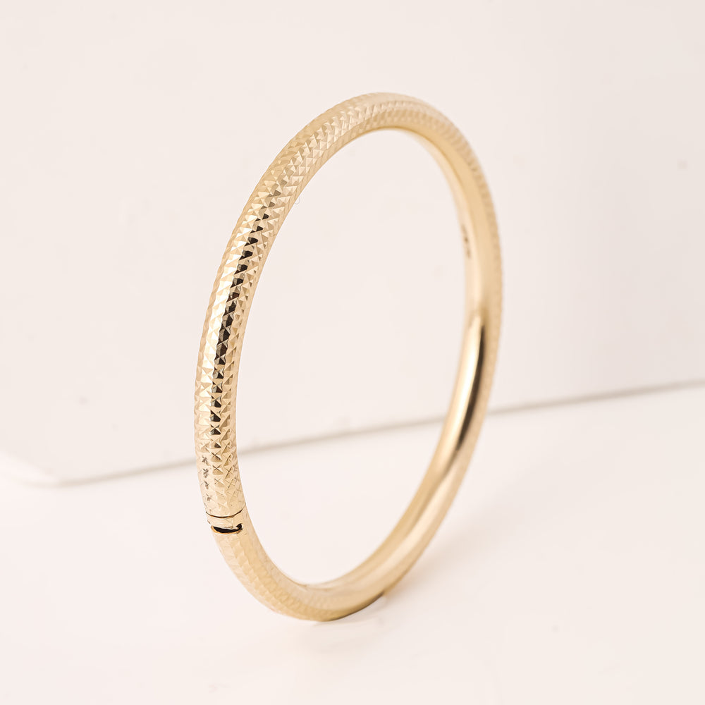 18K Gold Bangle G10437