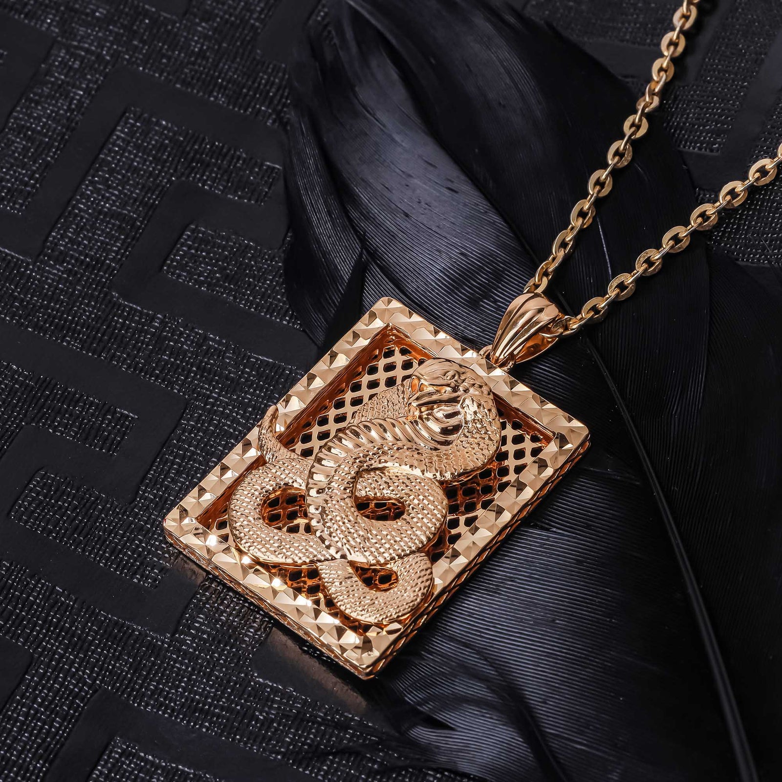 18K Gold Pendant P11047