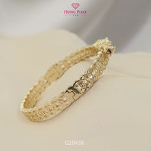 18K Gold Bangle G10438