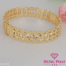 18K Gold Bangle G10318