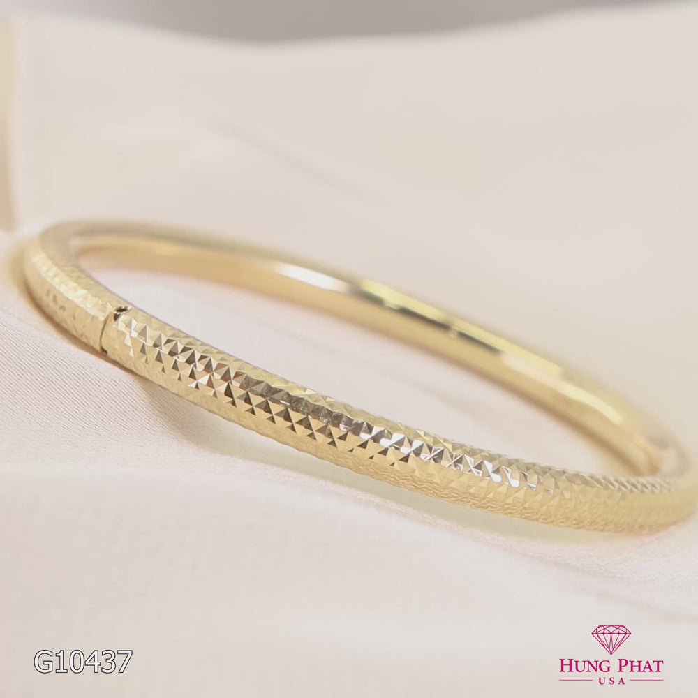 18K Gold Bangle G10437