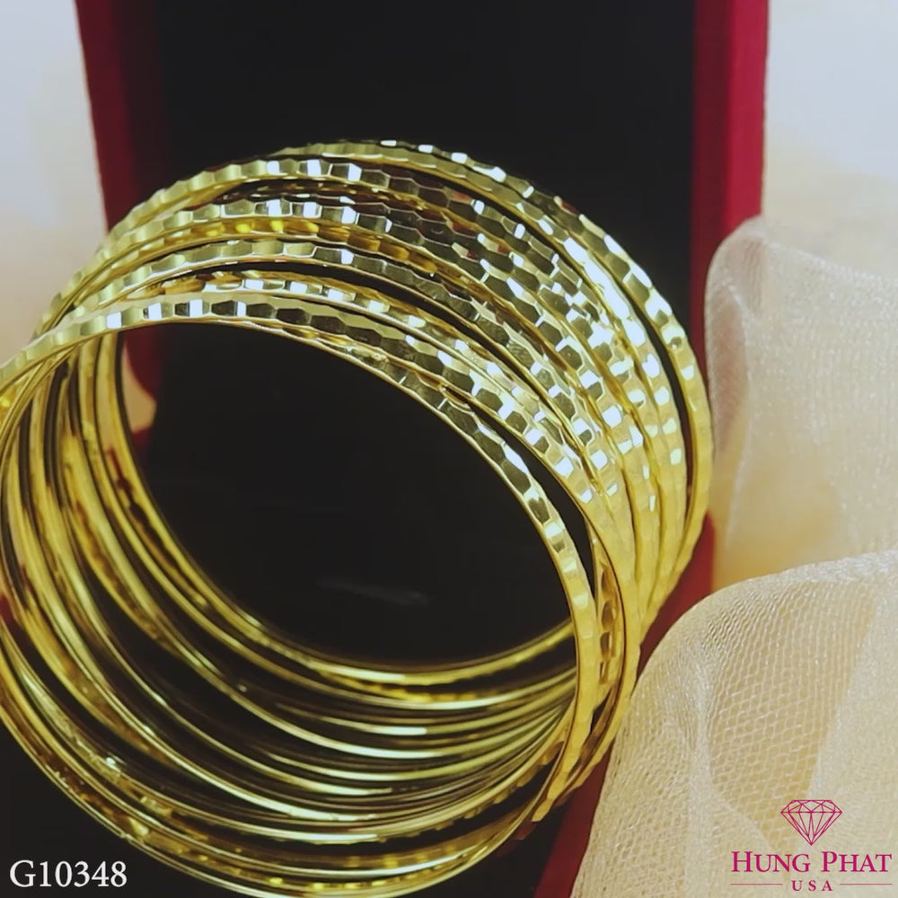 18K Gold Bangle G10348